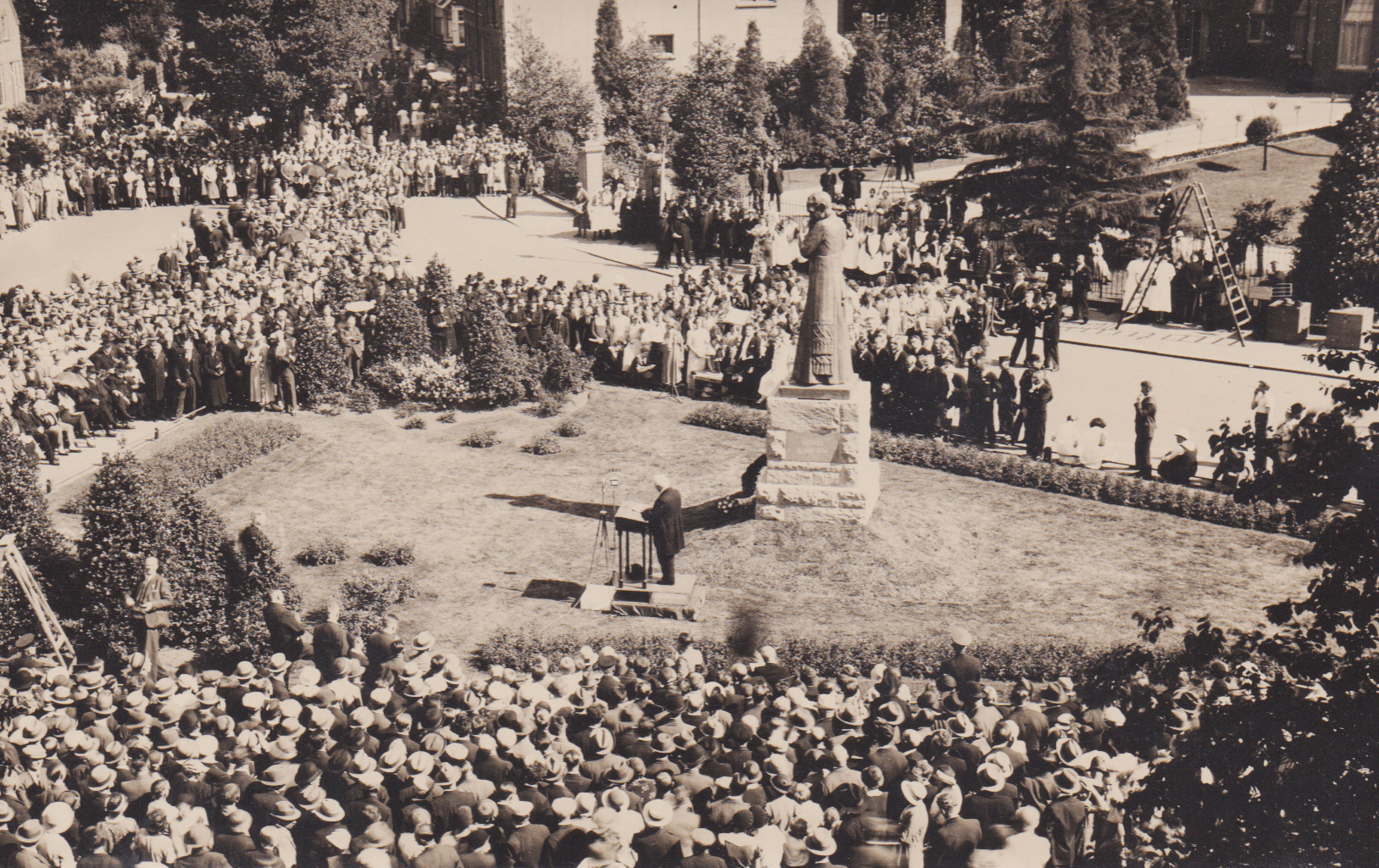 Ariens standbeeld onthulling 1934